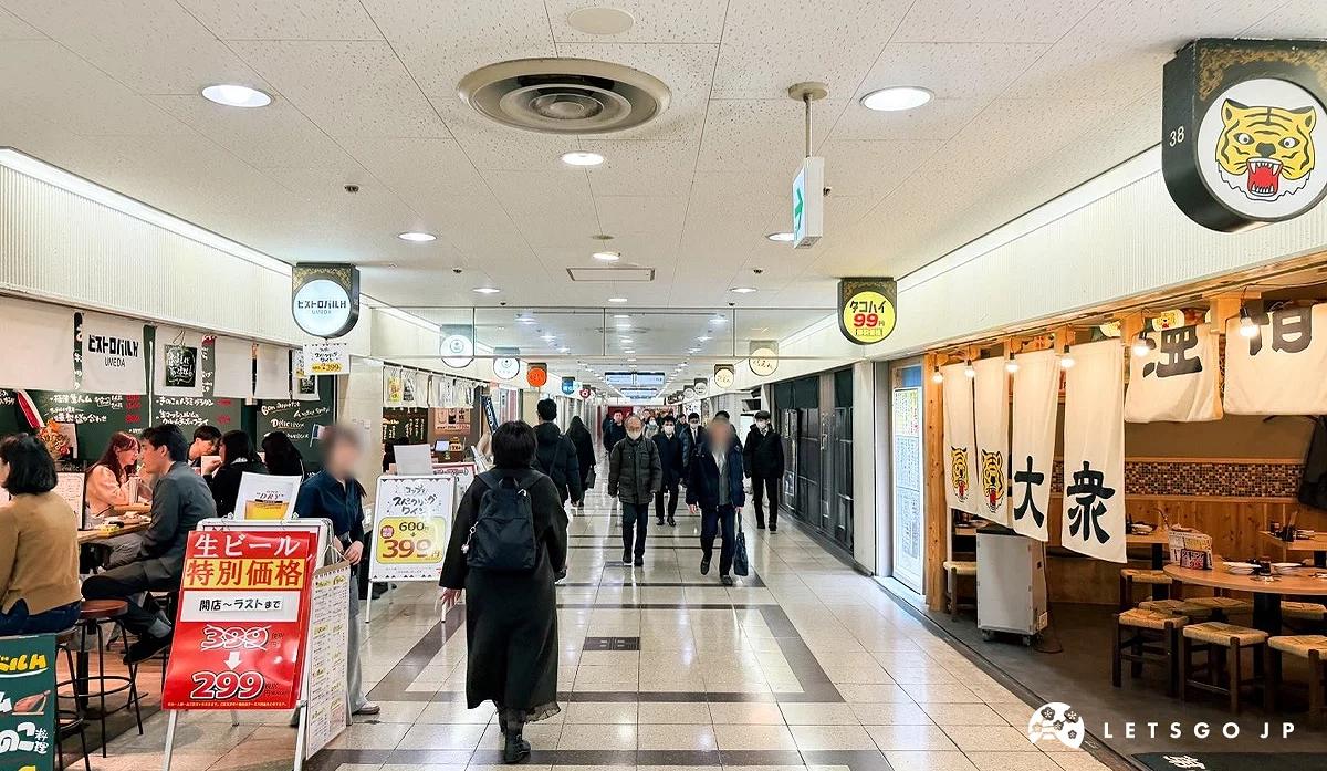 地下街兩旁有許多居酒屋