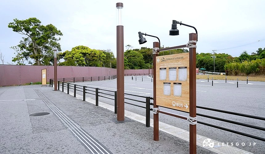 通往機場、名護等地的巴士站