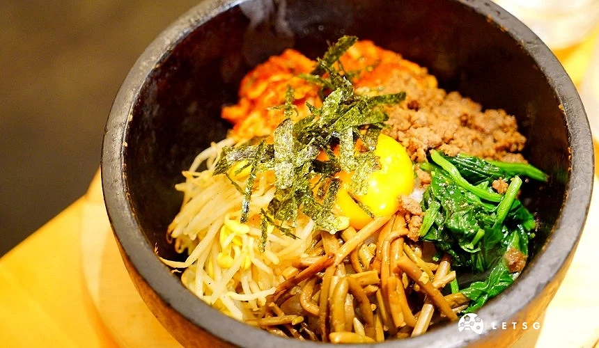 配料豐富的石鍋拌飯