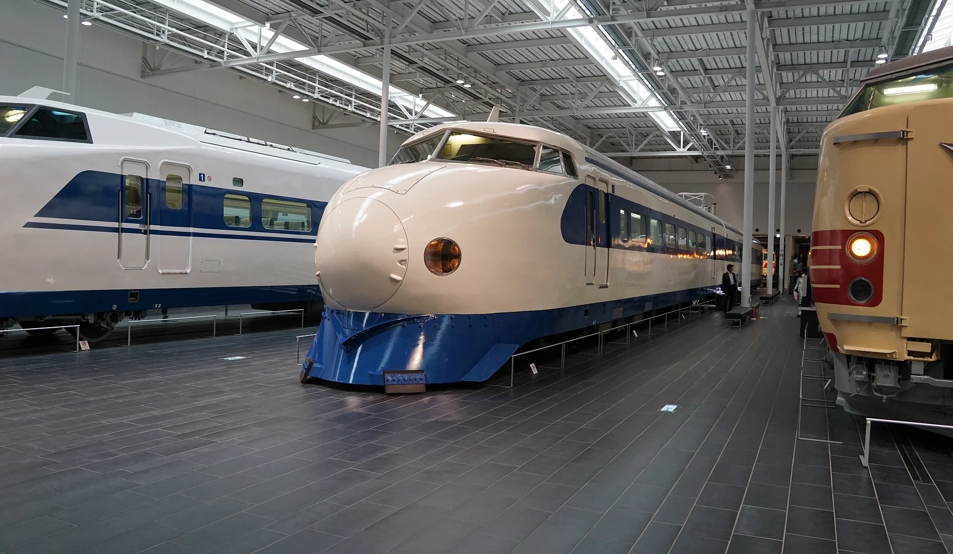 磁浮鐵道館展示著各種列車