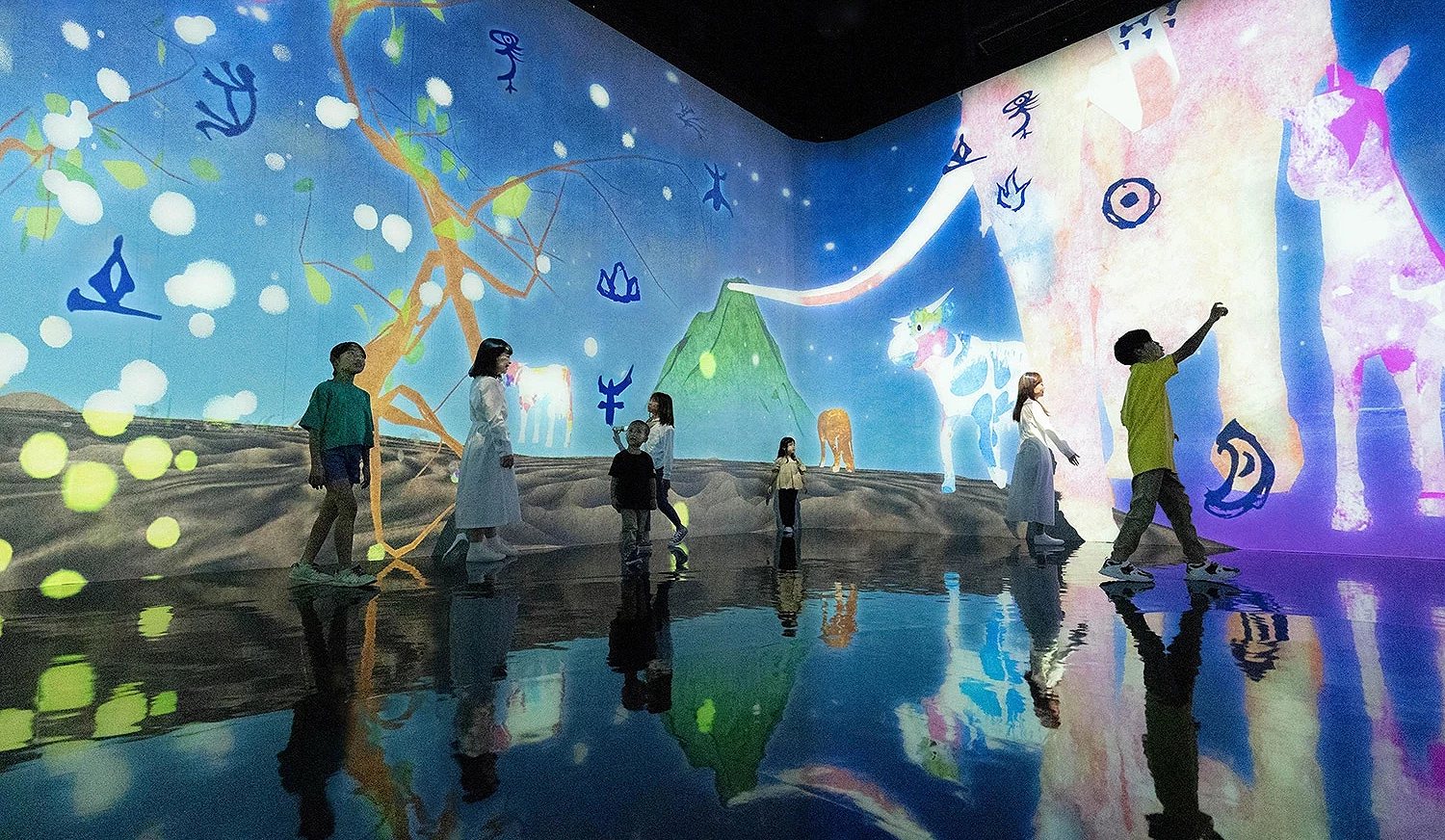 teamLab Future Park 沖繩的光影互動空間