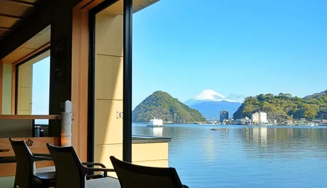 「伊豆三津濱溫泉松濤館」半露天溫泉房型開箱報告：海景、富士山一次享受