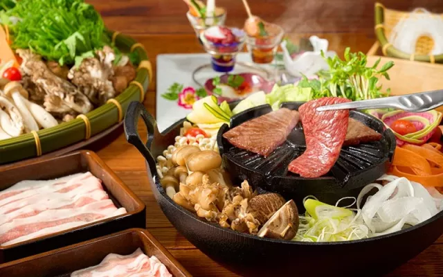 和牛新吃法！「燒肉出汁涮涮鍋 鎌倉KABUTO」燒肉、涮涮鍋同時吃更加分