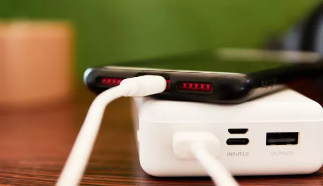2026行動電源登機新規定！日本4月上路、機上全面禁用與充電一次看
