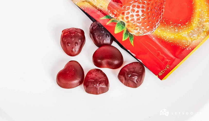 紅色的草莓造型軟糖
