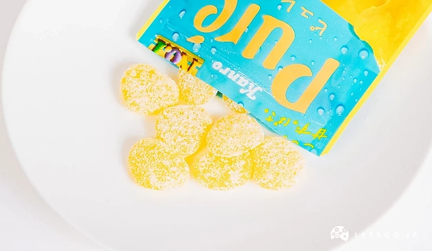 帶有糖粉的黃色心形軟糖