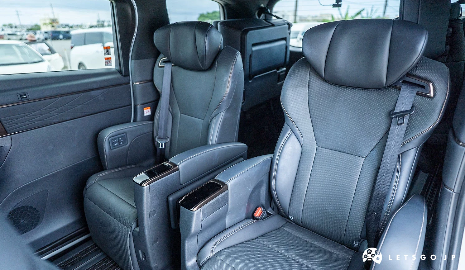 ALPHARD 的座位寬敞舒適