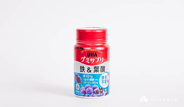 紅色罐裝瓶身,下半部標籤印有鐵與葉酸字樣及藍莓圖案