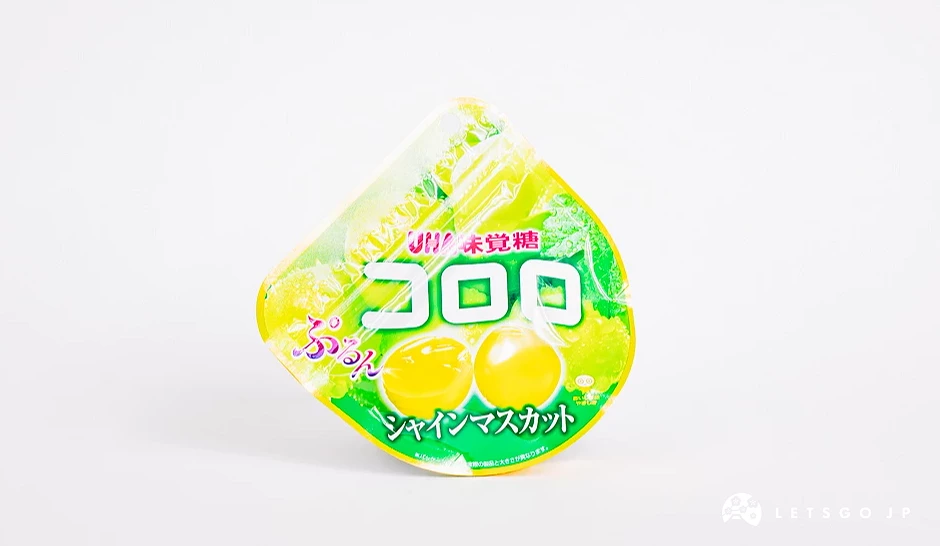 綠色半圓形包裝袋,印有コロロ字樣與青葡萄圖案