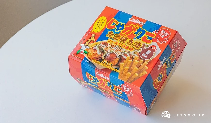 紅藍色包裝盒,印有じゃがりこ字樣與章魚燒圖案