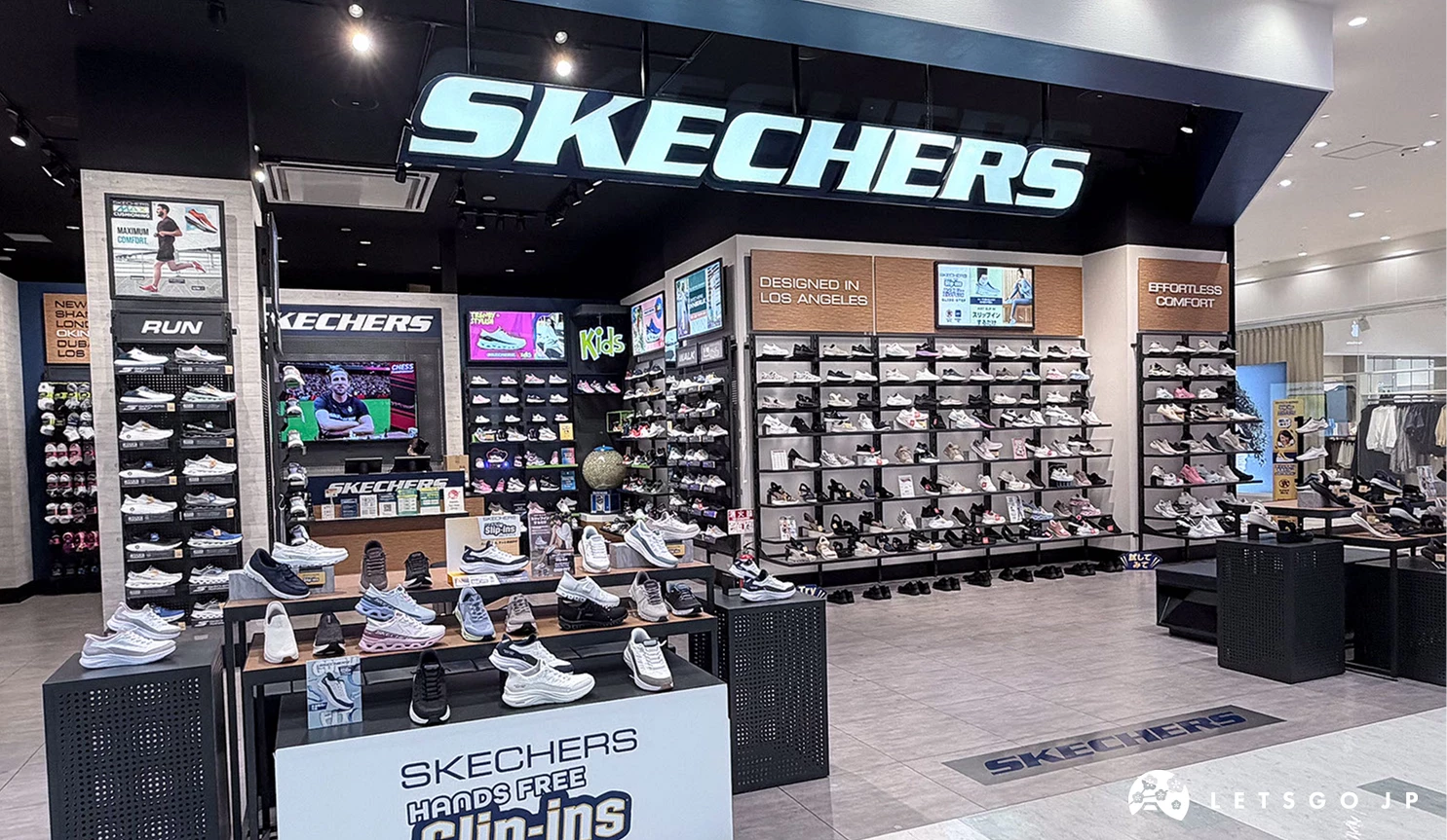 iias沖繩豐崎的SKECHERS分店