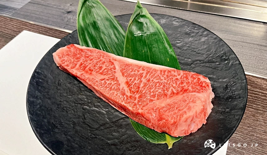 A5等級神戶牛有著細膩完美的紋理,圖示為320g,四人份用