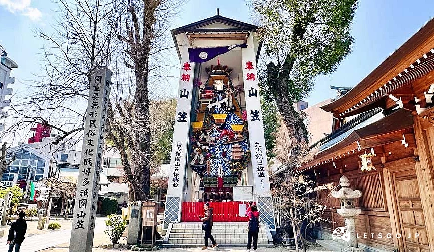 展示著高達13公尺的櫛田神社內設置著高聳的「飾山笠」