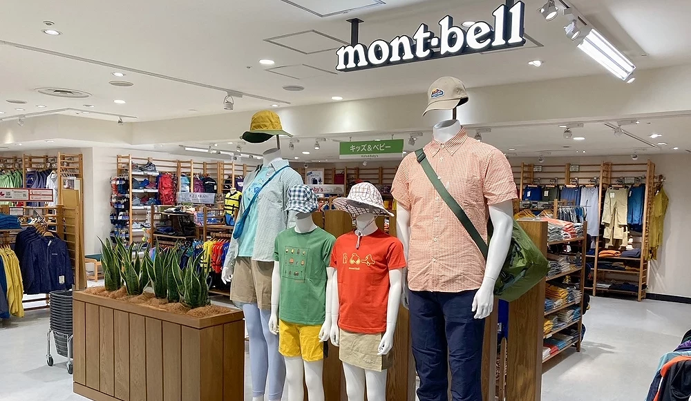 mont-bell大丸心齋橋店頭與親子三人模特兒