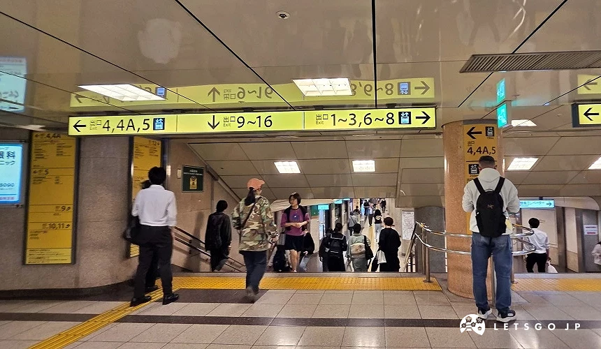 榮地下街吊掛看板路標
