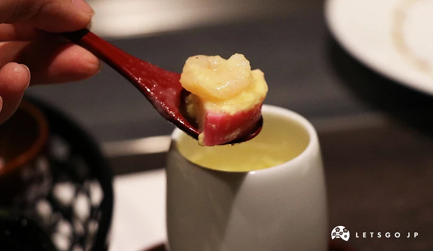 鐵板茶碗蒸雖然小小一碗,但裡面的好料可是不少呢!