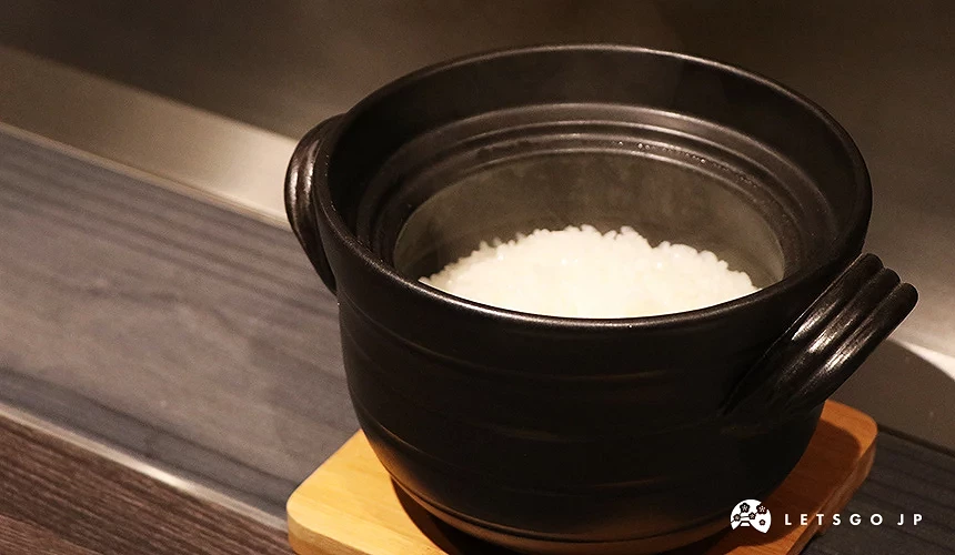 現煮的土鍋飯口感超 Q,讓人忍不住一口接一口