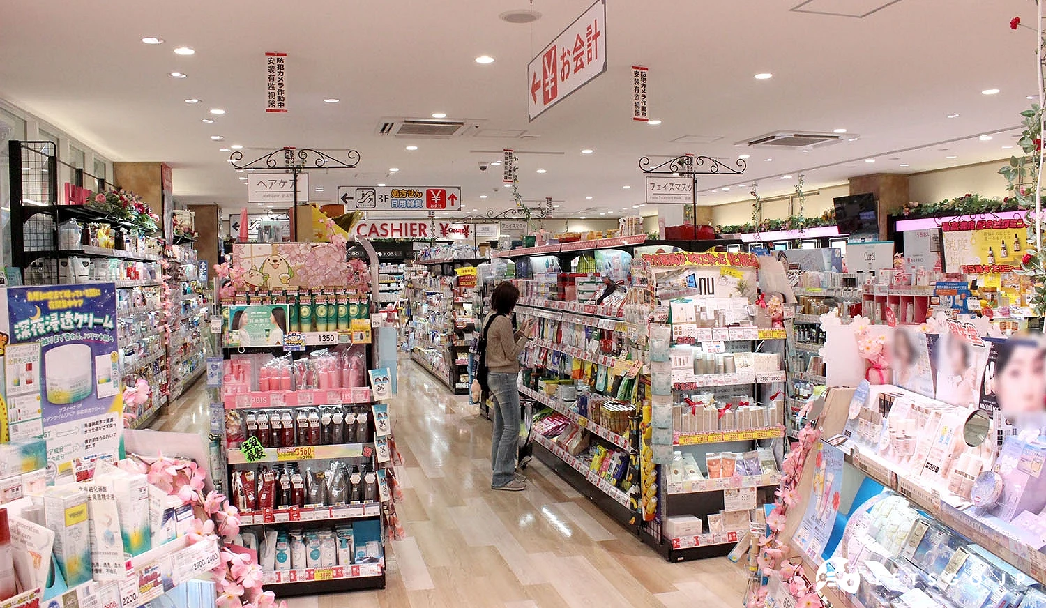 「SUGI 藥局心齋橋店」2樓店內模樣