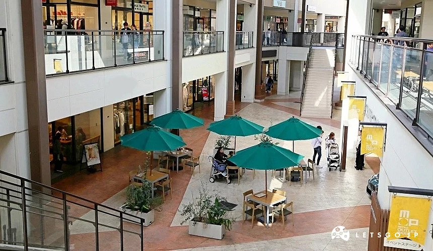 「三井 OUTLET PARK 滋賀龍王」半開放式的空間設計