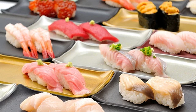 北海道壽司拼盤,多種生魚片握壽司排列