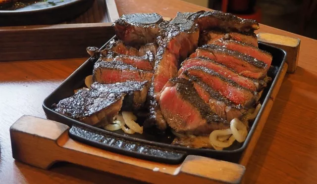 「AKAMIYA COWSI」60日熟成丁骨牛排肉香超濃郁！天神春吉燒肉推這家 的縮圖