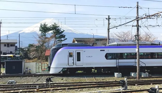 富士山交通完整指南：東京、名古屋、大阪出發路線與電車巴士比較 的縮圖
