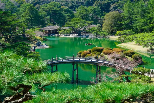 栗林公園完全攻略：門票交通、櫻花楓葉、掬月亭與遊船一次看 的縮圖