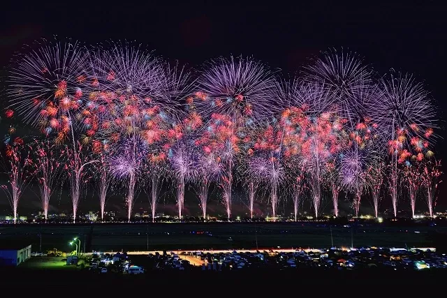 大曲花火大會攻略：舉辦日期、購票方式、交通與各季節必看亮點 的縮圖