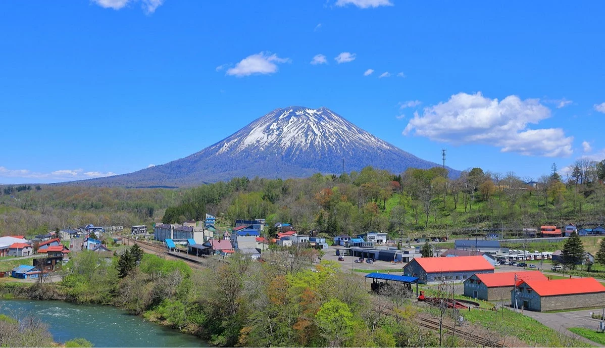 初春由ニセコ大橋眺望羊蹄山