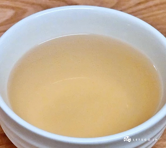 微波過後的清澈金黃高湯
