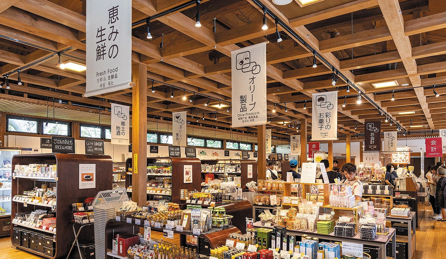 香川物產館「栗林庵」店內寬敞,陳列多種商品