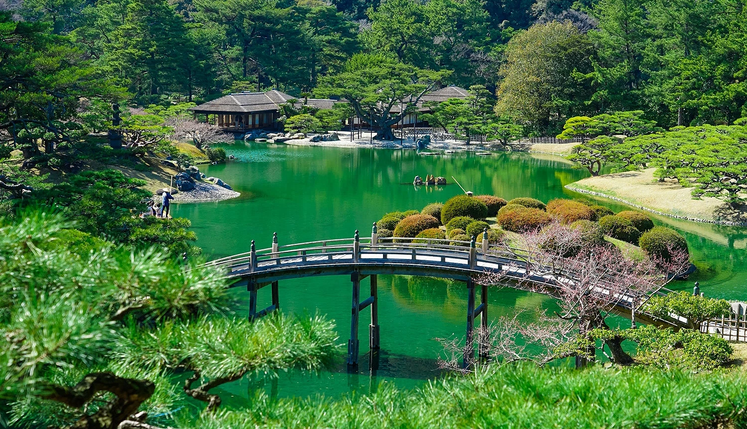 栗林公園從飛來峰眺望的經典景色