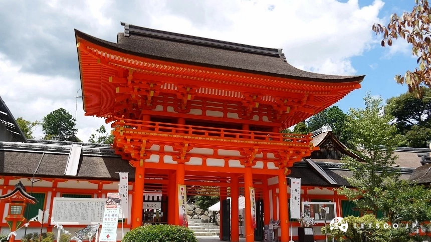 上賀茂神社的朱紅樓門