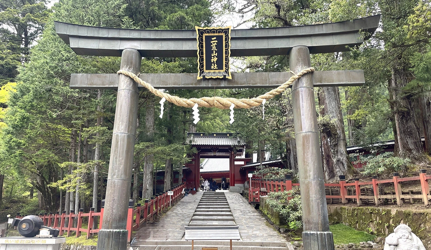 日光二荒山神社的大鳥居