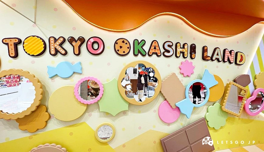 東京車站裡東京一番街的tokyo okashi land裝置藝術牆