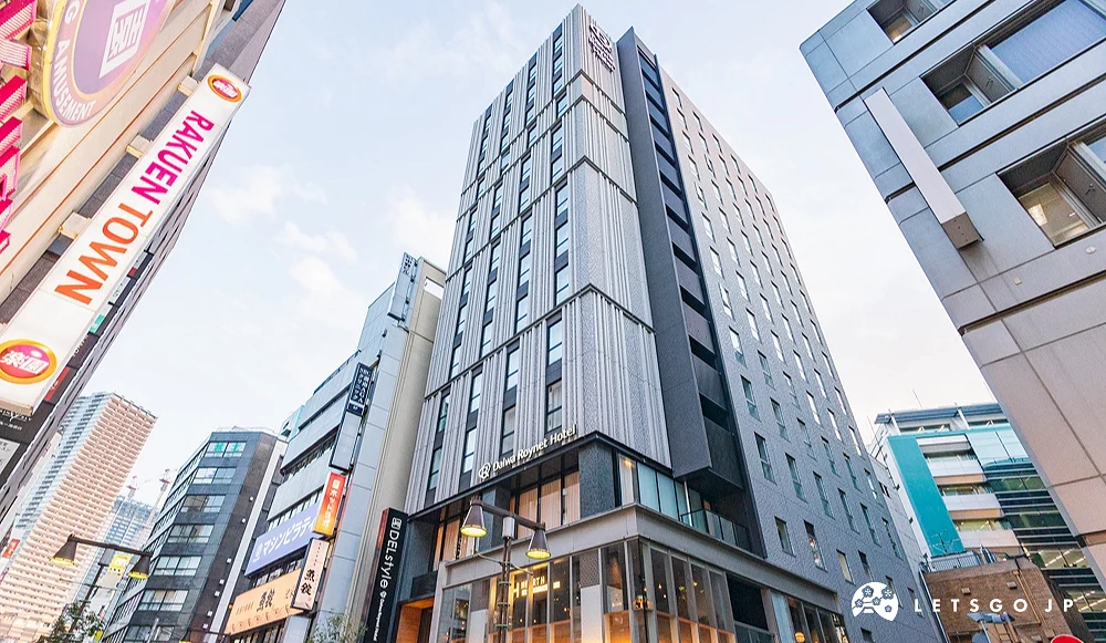 下方有著便利商店且景色非常好的飯店