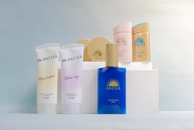 ANESSA安耐曬款式超多！金鑽高效防曬露、防曬乳、防曬蜜粉刷差別比較