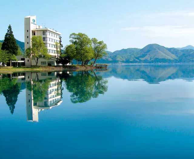 入住Tazawako Rose Park Hotel體驗田澤湖四季：玫瑰園綻放、湖景三溫暖