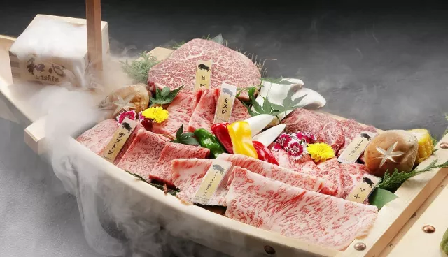 「神戶肉處和心」燒肉包廂可坐8人，必吃T骨牛排、稀少部位【附優惠券】