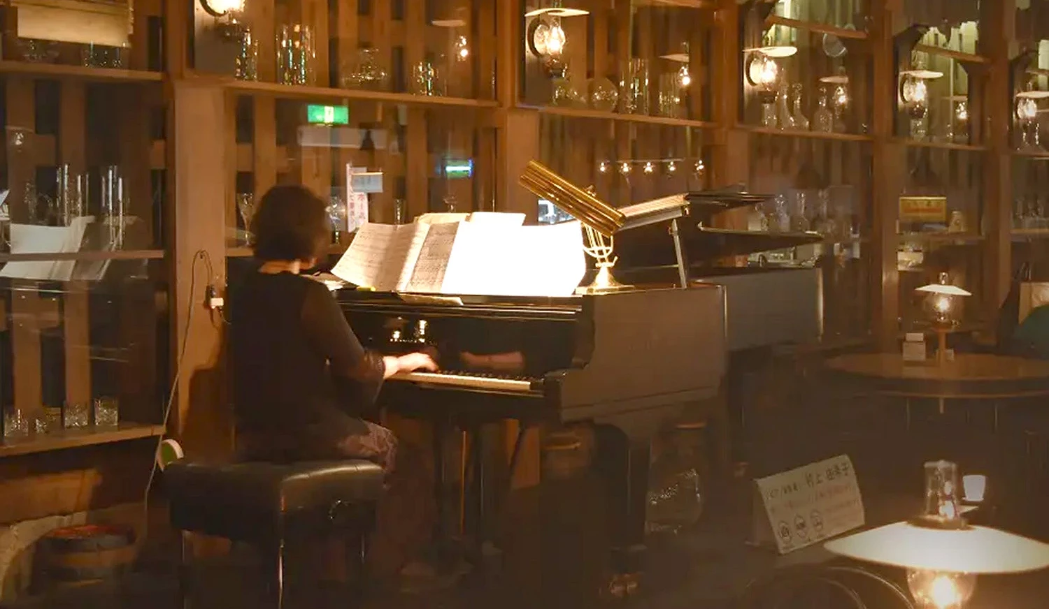 「北一硝子三號館」的現場鋼琴演奏