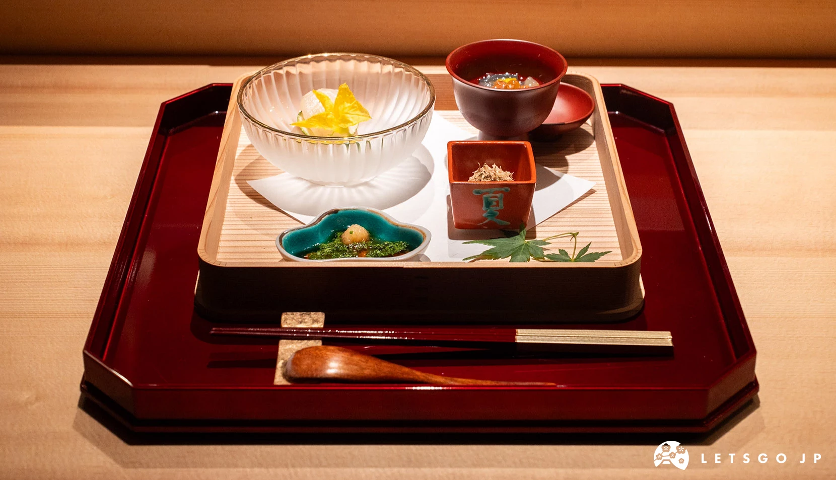 「Sushi Kensuke」第一道料理是前菜拼盤「八寸」