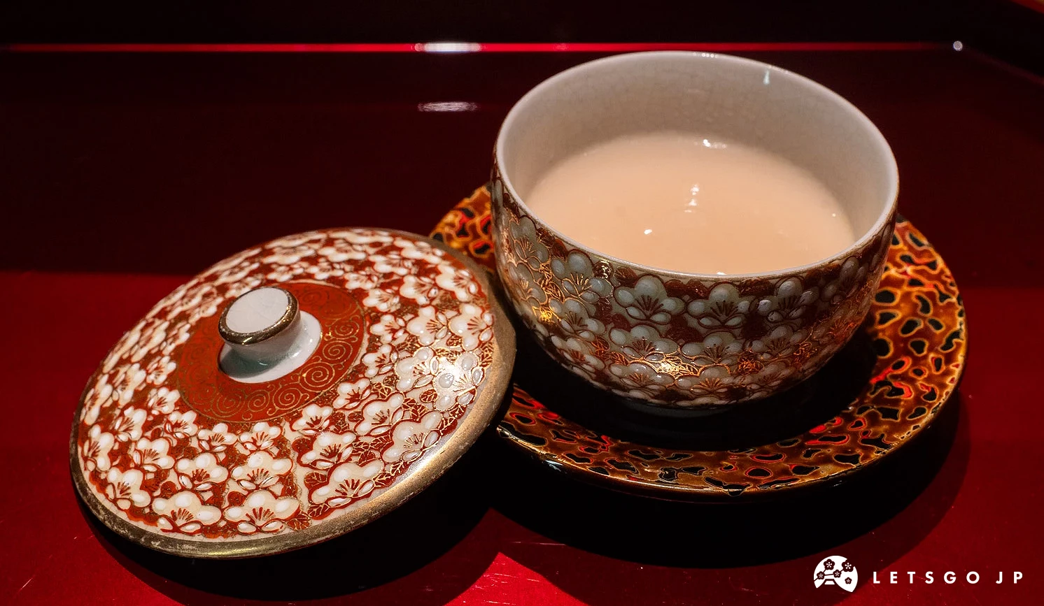 Sushi Kensuke 麻布十番的帆立茶碗蒸,以九谷燒盛裝