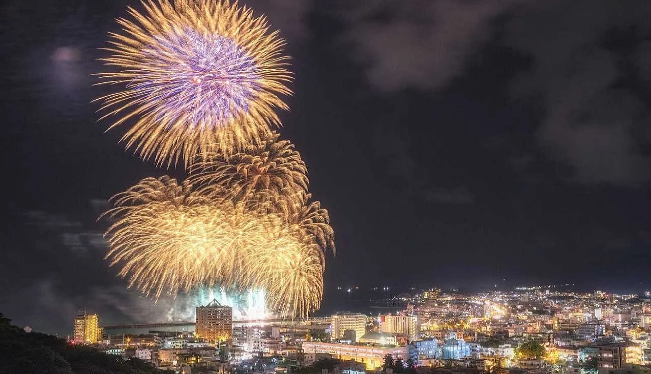 名護市的夏日煙火祭典