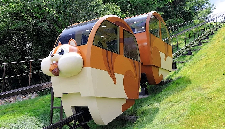 往返停車場與遊樂園間的松鼠斜坡車
