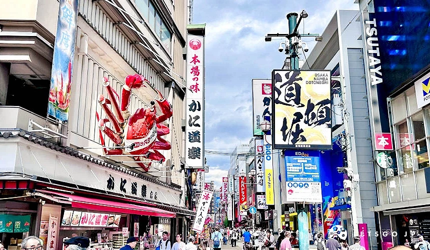 聚集大阪代表性人氣美食的道頓堀街景攝影:Angie