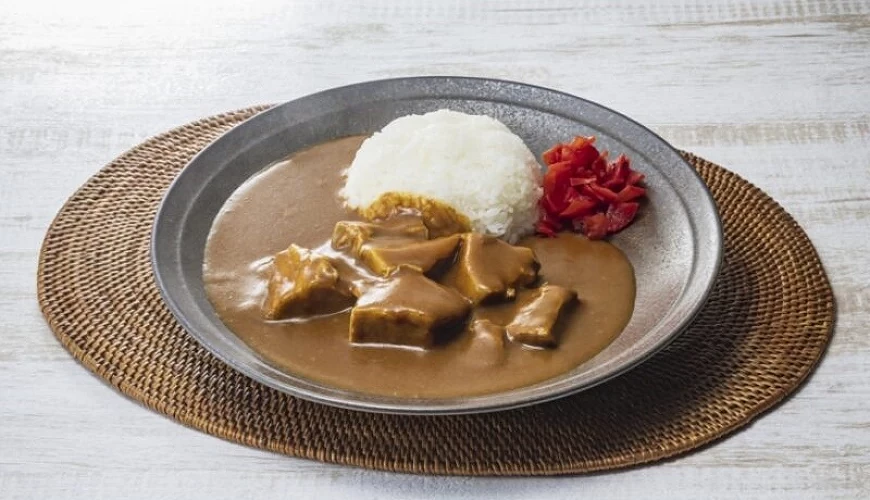大塊豬肉的咖哩飯