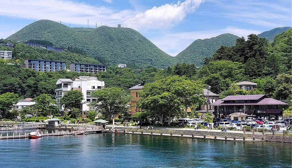 從海賊船上看去元箱根港的風景