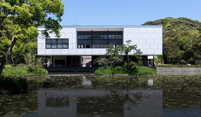 「鶴岡Museum」位於鶴岡八幡宮平家池畔