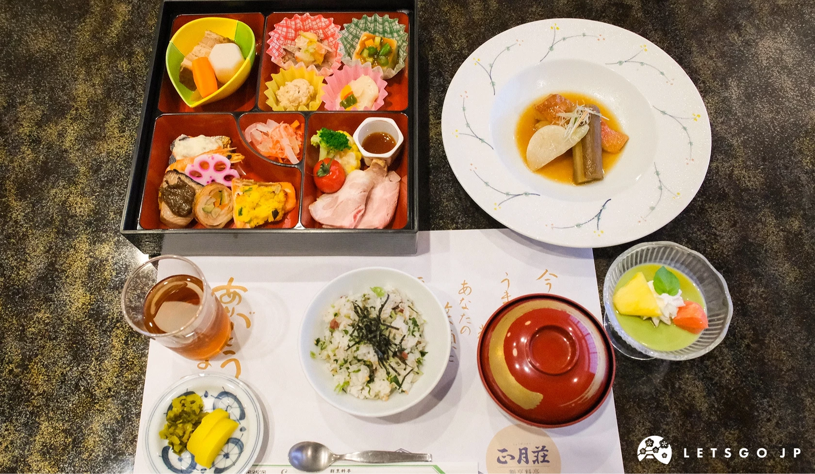 午間套餐,有許多小缽料理和魚類料理,當季蔬菜等