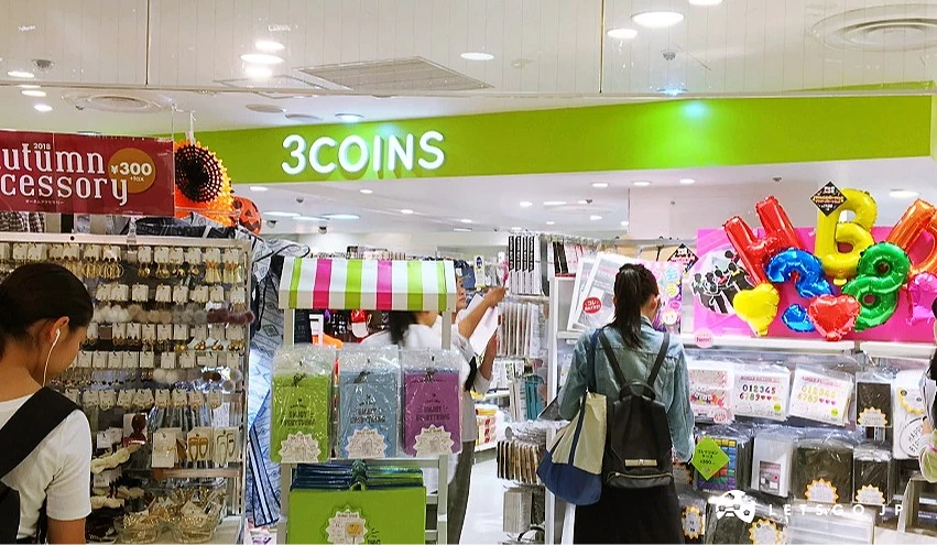 3COINS店鋪門外